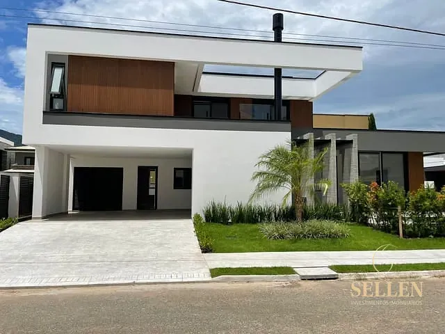 Casa 3 quartos e 5 banheiros, à venda, no bairro Santa Regina em Camboriú