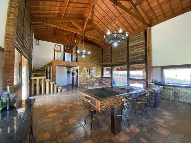 Casa com 300m² 3 quartos e 2 banheiros, à venda, no bairro Retiro em Juiz de Fora