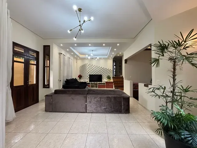 Casa com 600m² 4 quartos e 4 banheiros, à venda, no bairro Santa Felicidade em Curitiba