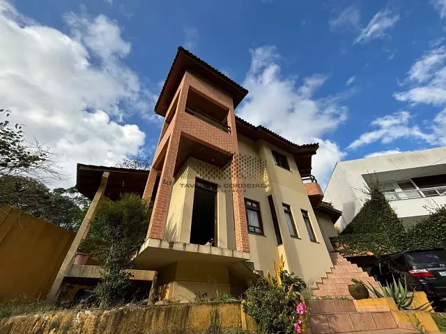 Casa com 600m² 4 quartos e 4 banheiros, à venda, no bairro Santa Felicidade em Curitiba