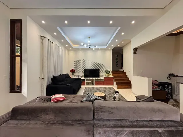 Casa com 600m² 4 quartos e 4 banheiros, à venda, no bairro Santa Felicidade em Curitiba