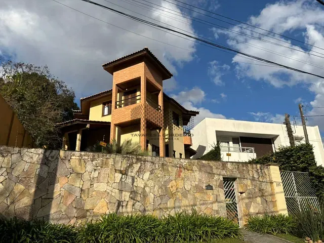 Casa com 600m² 4 quartos e 4 banheiros, à venda, no bairro Santa Felicidade em Curitiba