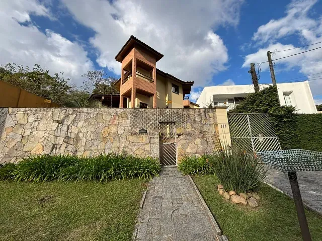 Casa com 600m² 4 quartos e 4 banheiros, à venda, no bairro Santa Felicidade em Curitiba