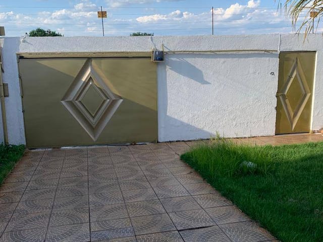 Casa com 300m² 2 quartos e 2 banheiros, à venda, no bairro Jardim Clarissa em Goiânia