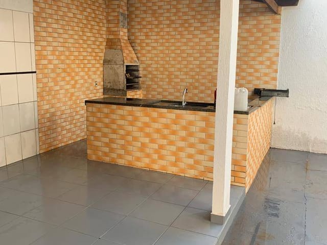 Casa com 300m² 2 quartos e 2 banheiros, à venda, no bairro Jardim Clarissa em Goiânia