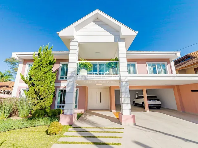 Casa com 827m² 4 quartos e 7 banheiros, à venda, no bairro Santa Felicidade em Curitiba
