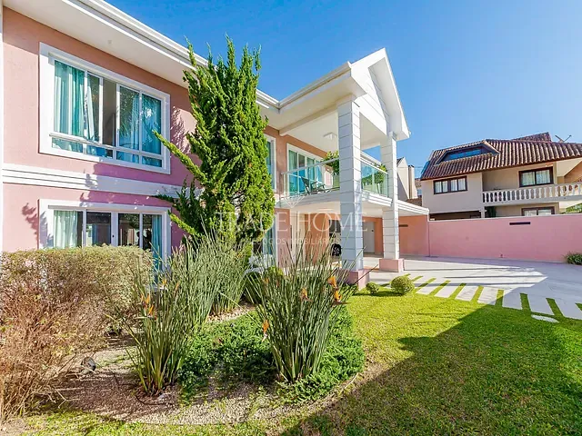 Casa com 827m² 4 quartos e 7 banheiros, à venda, no bairro Santa Felicidade em Curitiba
