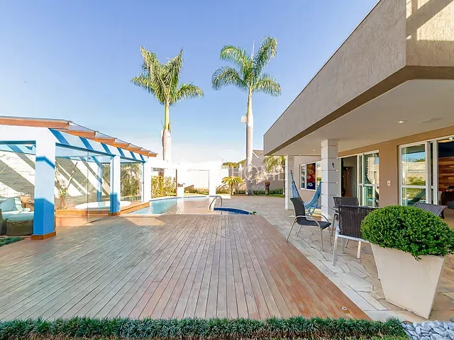 Casa com 827m² 4 quartos e 7 banheiros, à venda, no bairro Santa Felicidade em Curitiba