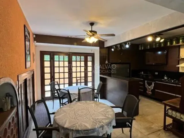 Casa com 290m² 3 quartos e 4 banheiros, à venda, no bairro Santo Inácio em Curitiba