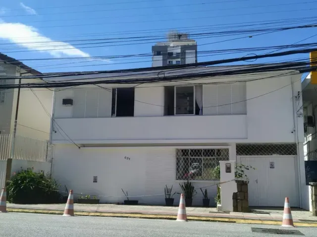 Casa com 198m², para alugar, no bairro Centro em Florianópolis