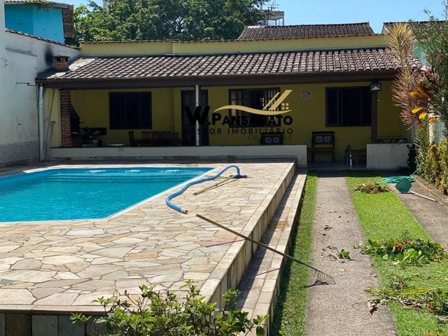 Casa com 400m² 3 quartos e 2 banheiros, à venda, no bairro Martim de Sá em Caraguatatuba