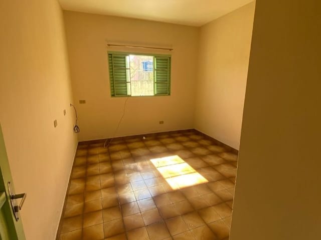Casa 1 quarto e 1 banheiro, para alugar, no bairro Centro em Extrema
