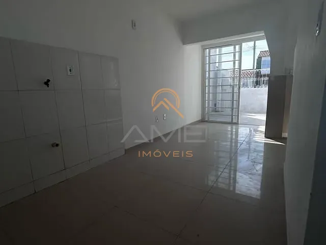 Casa 2 quartos e 1 banheiro, à venda, no bairro Areal em Pelotas