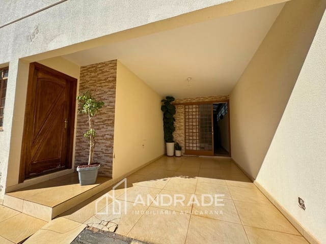 Casa com 209m² 3 quartos e 1 banheiro, à venda, no bairro Jardim Albino Biachi em Apucarana
