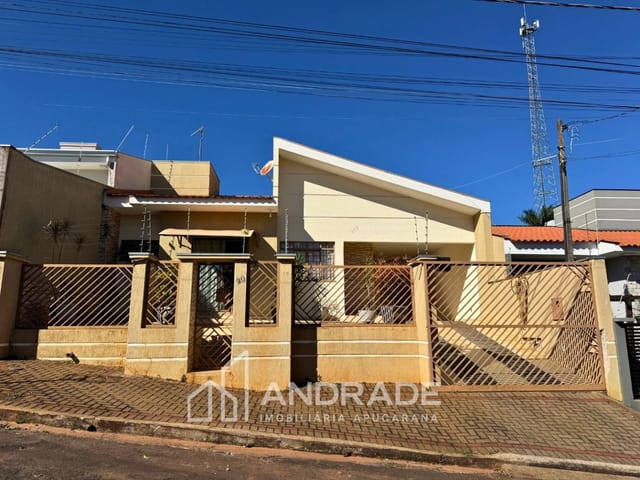 Casa com 209m² 3 quartos e 1 banheiro, à venda, no bairro Jardim Albino Biachi em Apucarana