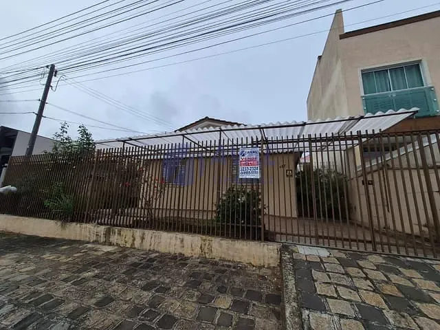 Casa 3 quartos e 1 banheiro, à venda, no bairro Santa Quitéria em Curitiba
