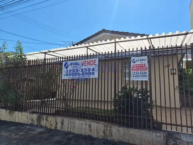 Casa 3 quartos e 1 banheiro, à venda, no bairro Santa Quitéria em Curitiba