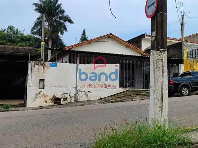 Casa com 685m² 3 quartos e 2 banheiros, à venda, no bairro Jardim Araritaguaba em Porto Feliz