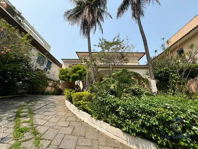 Casa com 494m² 10 quartos e 7 banheiros, à venda, no bairro Grajaú em Rio de Janeiro