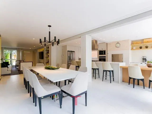 Casa com 381m² 3 quartos e 5 banheiros, para alugar, no bairro Campo Comprido em Curitiba