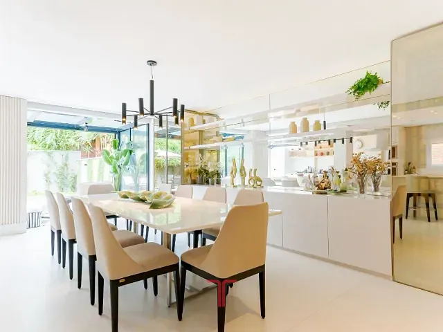 Casa com 381m² 3 quartos e 5 banheiros, para alugar, no bairro Campo Comprido em Curitiba