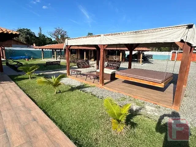 Casa 4 quartos e 3 banheiros, para alugar, no bairro Distrito de Sai em Sai