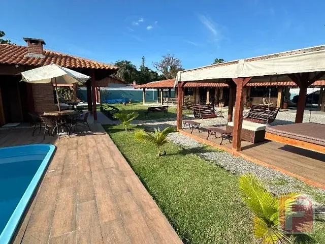 Casa 4 quartos e 3 banheiros, para alugar, no bairro Distrito de Sai em Sai