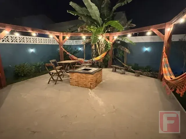 Casa 4 quartos e 3 banheiros, para alugar, no bairro Distrito de Sai em Sai