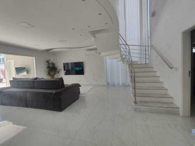 Casa com 450m² 3 quartos e 6 banheiros, à venda ou para alugar, no bairro Colinas do Paratehy em São José dos Campos