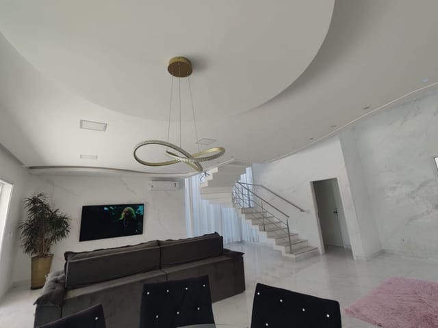 Casa com 450m² 3 quartos e 6 banheiros, à venda ou para alugar, no bairro Colinas do Paratehy em São José dos Campos