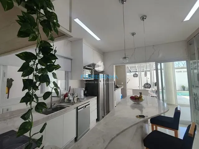 Casa com 450m² 3 quartos e 6 banheiros, à venda ou para alugar, no bairro Colinas do Paratehy em São José dos Campos