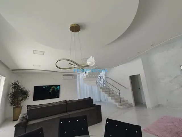 Casa com 450m² 3 quartos e 6 banheiros, à venda ou para alugar, no bairro Colinas do Paratehy em São José dos Campos