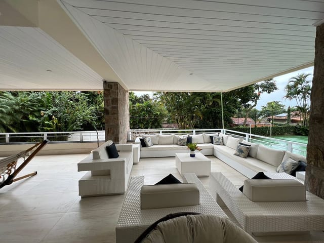 Casa 8 quartos e 9 banheiros, à venda, no bairro Feiticeira (Cambaquara) em Ilhabela