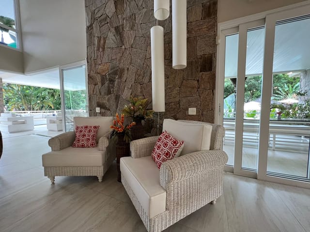Casa 8 quartos e 9 banheiros, à venda, no bairro Feiticeira (Cambaquara) em Ilhabela