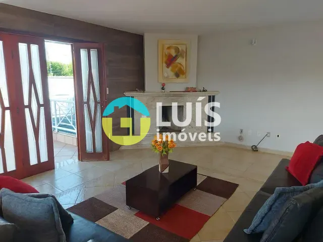 Casa com 500mÂČ 4 quartos e 3 banheiros, Ă venda, no bairro RESIDENCIAL JR em GuaranĂ©sia
