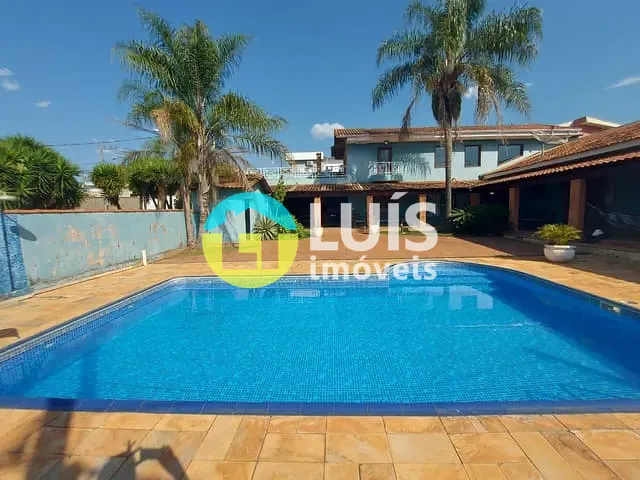 Casa com 500mÂČ 4 quartos e 3 banheiros, Ă venda, no bairro RESIDENCIAL JR em GuaranĂ©sia