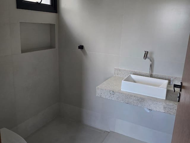 Casa com 250m² 3 quartos e 5 banheiros, à venda, no bairro Jardins Sevilha em Aparecida de Goiânia