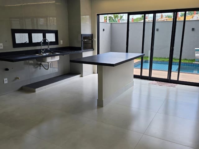 Casa com 250m² 3 quartos e 5 banheiros, à venda, no bairro Jardins Sevilha em Aparecida de Goiânia