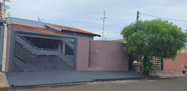 Casa 3 quartos e 2 banheiros, à venda, no bairro Vila Machado em Fernandópolis