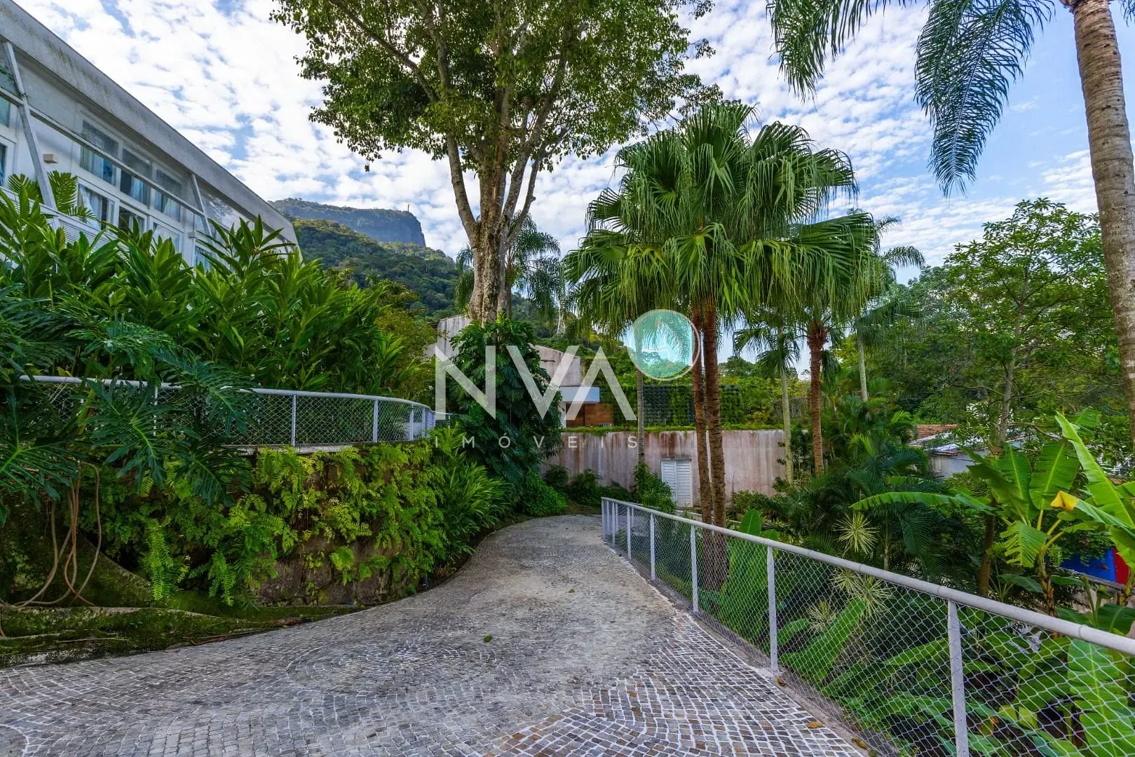 Casa, 5 quartos, 1416 m² - Foto 1