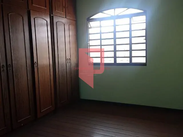 Casa com 341m² 6 quartos e 3 banheiros, à venda, no bairro Carlos Prates em Belo Horizonte