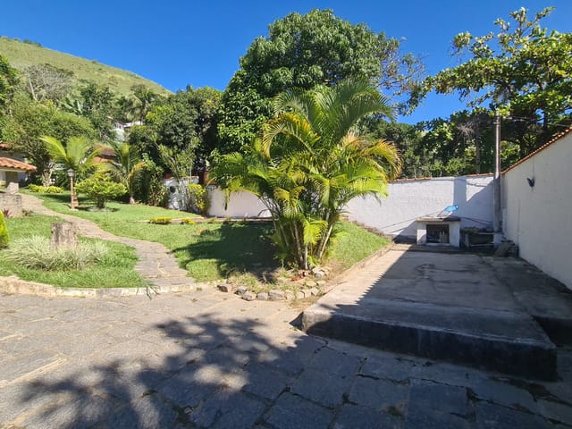 Casa com 900m² 3 quartos e 4 banheiros, à venda, no bairro Madruga em Vassouras