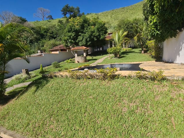Casa com 900m² 3 quartos e 4 banheiros, à venda, no bairro Madruga em Vassouras