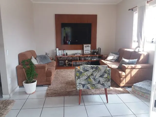 Casa com 400m² 4 quartos e 3 banheiros, à venda, no bairro Nova Jaguariúna em Jaguariúna
