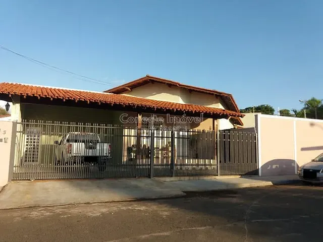 Casa com 400m² 4 quartos e 3 banheiros, à venda, no bairro Nova Jaguariúna em Jaguariúna