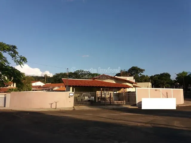 Casa com 400m² 4 quartos e 3 banheiros, à venda, no bairro Nova Jaguariúna em Jaguariúna