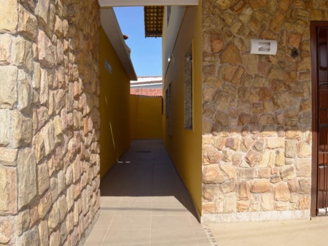 Casa com 250m² 5 quartos e 2 banheiros, para alugar, no bairro Jardim Flamboyant em Cabo Frio