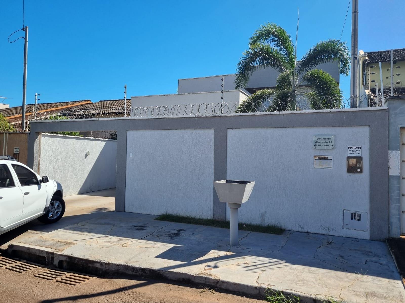 Casa à venda com 3 quartos, 220m² - Foto 1