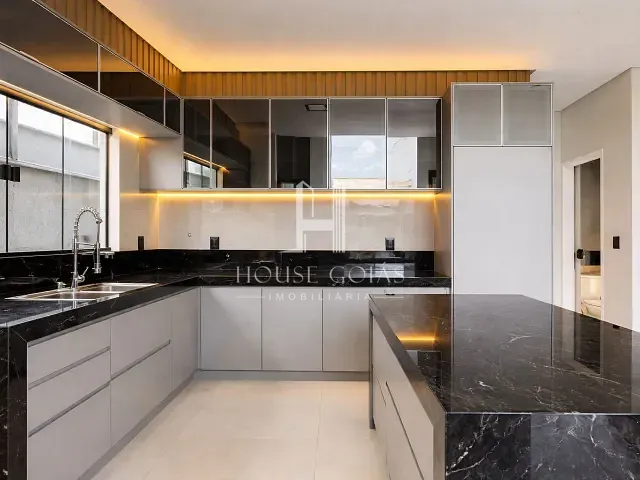 Casa com 300m² 3 quartos e 4 banheiros, à venda, no bairro Jardins Bolonha em Senador Canedo