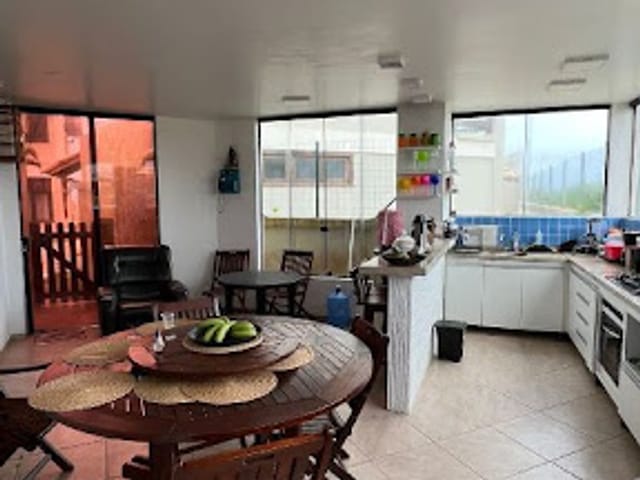 Casa com 250m² 4 quartos e 3 banheiros, para alugar, no bairro Barra Amar  em Barra de São Miguel